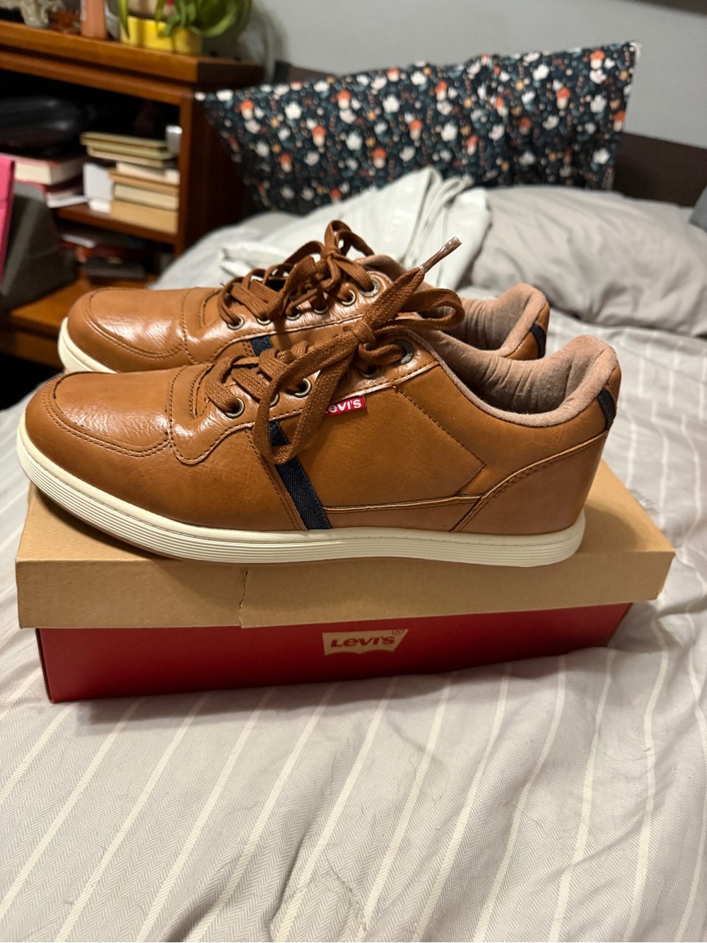 Levi's Men's Tan Low-Top Lace-Up Sneakers